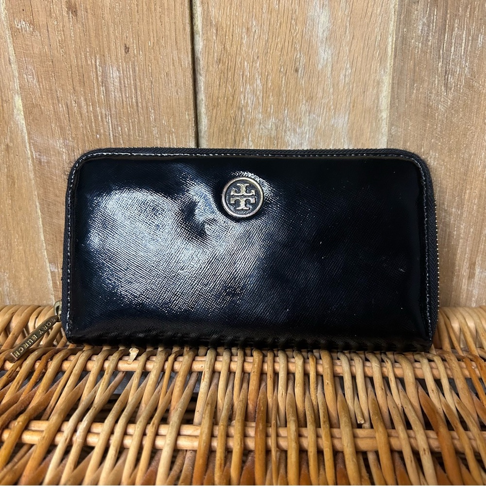 Tory Burch black patent leather wallet